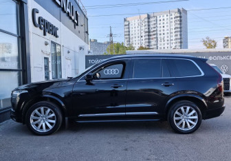 Подержанный автомобиль Volvo XC90 2018 года (8 фото)