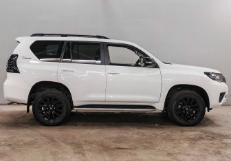 Подержанный автомобиль Toyota Land Cruiser Prado 2021 года (4 фото)