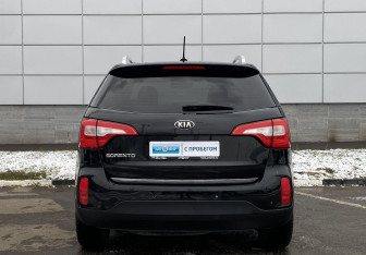 Подержанный автомобиль Kia Sorento 2013 года (6 фото)
