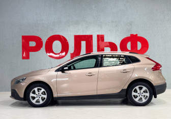 Подержанный автомобиль Volvo V40 Cross Country 2013 года (8 фото)
