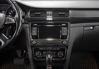 Подержанный автомобиль Skoda Superb Liftback 2014 года (16 фото)