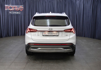 Подержанный автомобиль Hyundai Santa Fe 2021 года (6 фото)