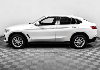 Подержанный автомобиль BMW X4 2018 года (8 фото)