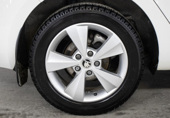 Подержанный автомобиль Skoda Octavia Liftback 2013 года (21 фото)