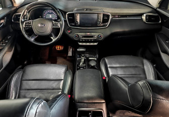 Подержанный автомобиль Kia Sorento 2018 года (9 фото)