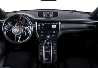 Подержанный автомобиль Porsche Macan 2019 года (13 фото)