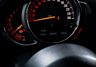 Подержанный автомобиль MINI Clubman Wagon 2019 года (11 фото)