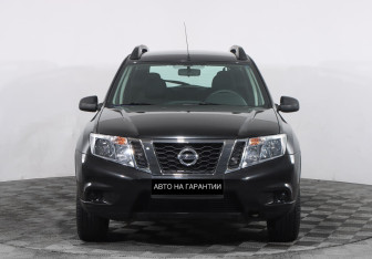 Подержанный автомобиль Nissan Terrano 2015 года (2 фото)