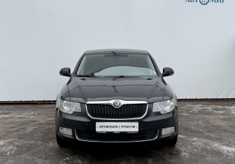 Подержанный автомобиль Skoda Superb Liftback 2012 года (2 фото)