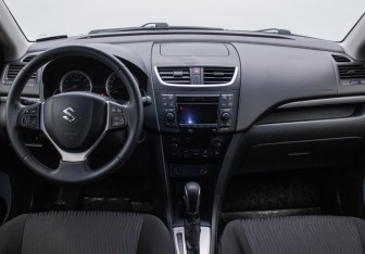Подержанный автомобиль Suzuki Swift Hatchback 2011 года (13 фото)