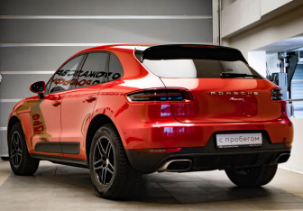 Подержанный автомобиль Porsche Macan 2017 года (6 фото)
