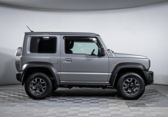 Подержанный автомобиль Suzuki Jimny 2020 года (4 фото)