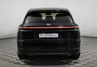 Подержанный автомобиль LiXiang L7 2024 года (6 фото)