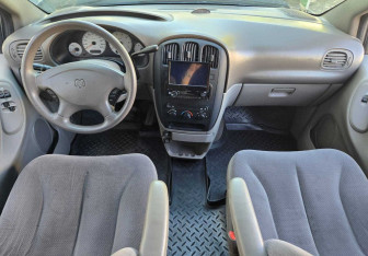 Подержанный автомобиль Dodge Caravan 2004 года (9 фото)