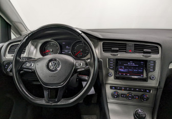Подержанный автомобиль Volkswagen Golf Hatchback 2014 года (21 фото)
