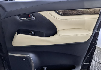 Подержанный автомобиль Toyota Alphard 2020 года (25 фото)