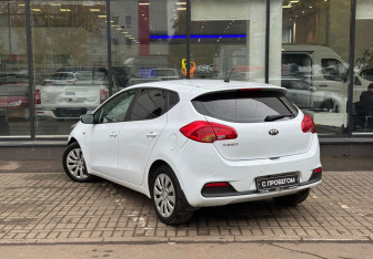 Подержанный автомобиль Kia Ceed Hatchback 2013 года (6 фото)