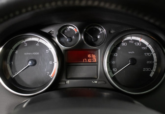 Подержанный автомобиль Peugeot 308 Hatchback 2010 года (12 фото)