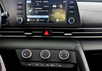 Подержанный автомобиль Hyundai Elantra Sedan 2022 года (15 фото)