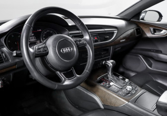 Подержанный автомобиль Audi A7 2012 года (14 фото)