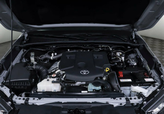Подержанный автомобиль Toyota Hilux 2020 года (8 фото)