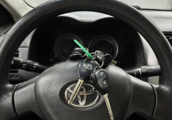 Подержанный автомобиль Toyota Corolla Sedan 2008 года (15 фото)