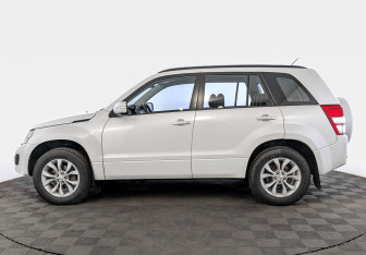 Подержанный автомобиль Suzuki Grand Vitara 2014 года (8 фото)