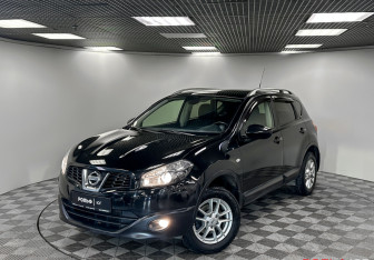 Подержанный автомобиль Nissan Qashqai 2012 года (25 фото)