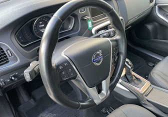 Подержанный автомобиль Volvo V40 Cross Country 2013 года (14 фото)