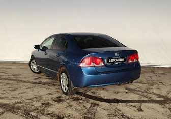 Подержанный автомобиль Honda Civic Sedan 2007 года (6 фото)