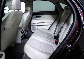 Подержанный автомобиль Jaguar XF Sedan 2017 года (11 фото)