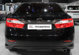 Подержанный автомобиль Toyota Camry Sedan 2013 года (5 фото)
