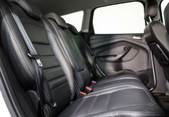 Подержанный автомобиль Ford Kuga 2017 года (17 фото)