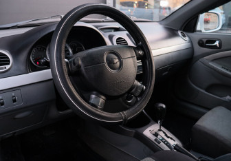Подержанный автомобиль Chevrolet Lacetti Hatchback 2011 года (12 фото)