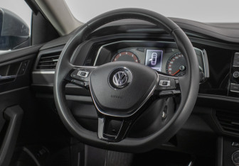 Подержанный автомобиль Volkswagen Jetta Sedan 2020 года (15 фото)