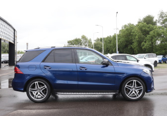 Подержанный автомобиль Mercedes-Benz GLE 2017 года (4 фото)
