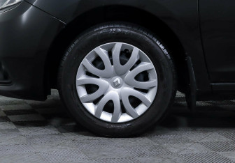 Подержанный автомобиль Renault Logan Sedan 2018 года (8 фото)