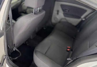 Подержанный автомобиль Renault Fluence 2010 года (14 фото)