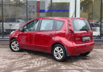 Подержанный автомобиль Nissan Note 2012 года (6 фото)