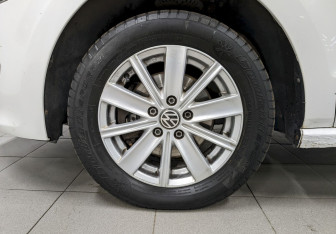 Подержанный автомобиль Volkswagen Polo Hatchback 2011 года (16 фото)