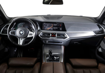 Подержанный автомобиль BMW X5 2020 года (13 фото)