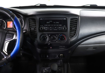 Подержанный автомобиль Mitsubishi L200 2018 года (14 фото)