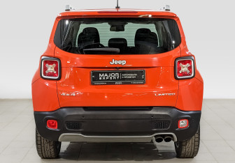 Подержанный автомобиль Jeep Renegade 2016 года (6 фото)