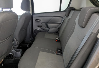 Подержанный автомобиль Renault Sandero 2021 года (12 фото)