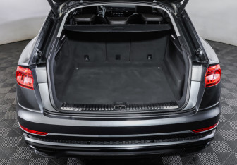 Подержанный автомобиль Audi Q8 2020 года (10 фото)