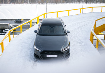 Подержанный автомобиль Audi A8 2019 года (15 фото)