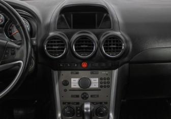 Подержанный автомобиль Opel Antara 2014 года (14 фото)