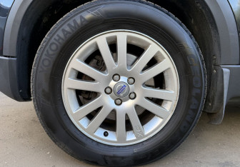 Подержанный автомобиль Volvo XC90 2005 года (9 фото)