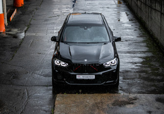 Подержанный автомобиль BMW X5 M 2021 года (2 фото)