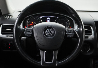 Подержанный автомобиль Volkswagen Touareg 2012 года (13 фото)